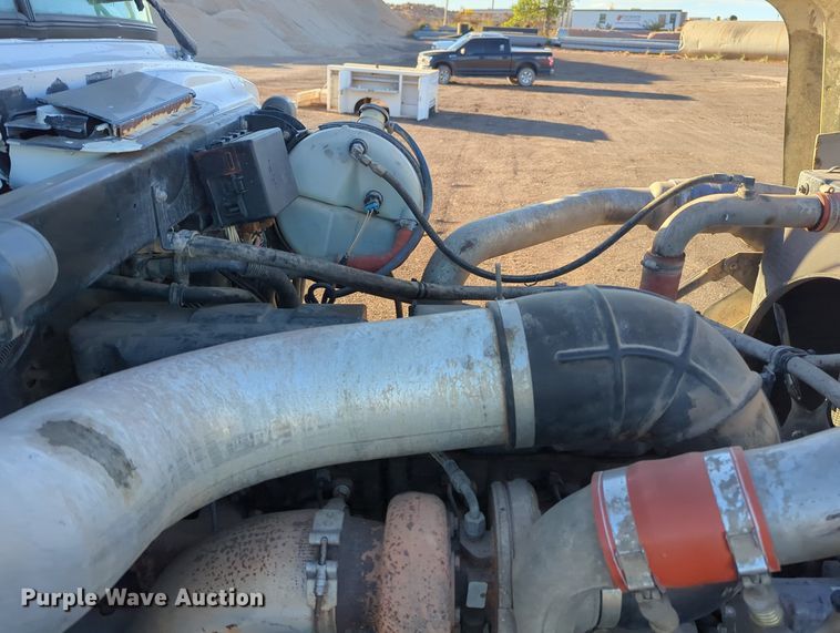 image for item OL9048 2000 Mack RD690S  dump truck