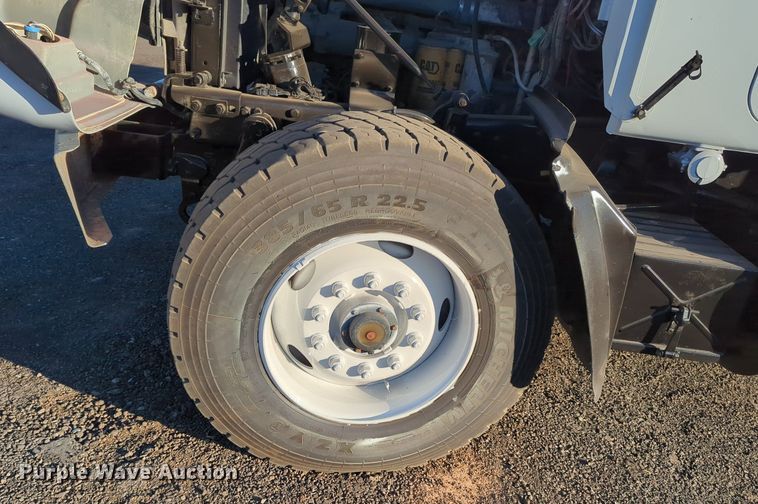 image for item OL9048 2000 Mack RD690S  dump truck