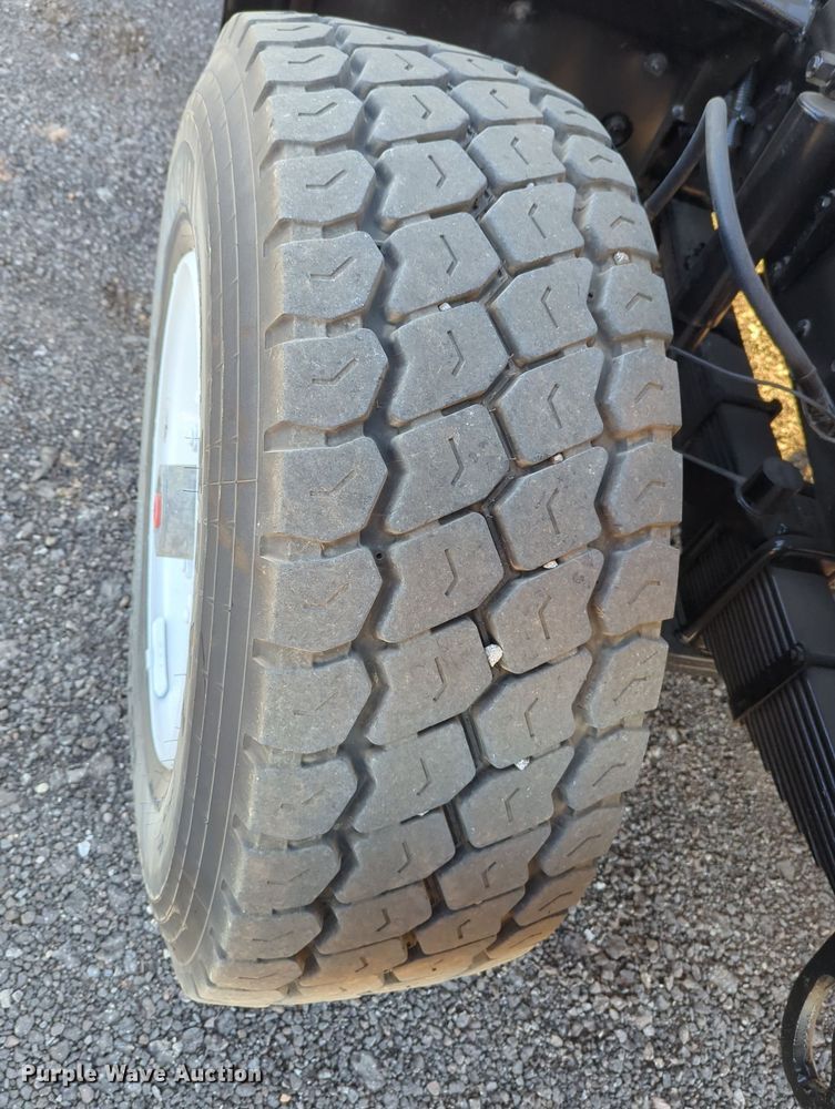 image for item OL9048 2000 Mack RD690S  dump truck