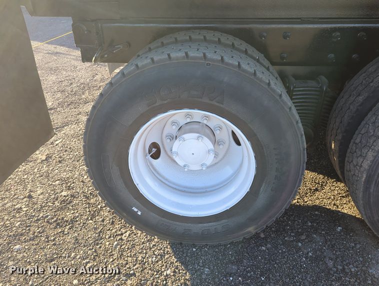 image for item OL9048 2000 Mack RD690S  dump truck