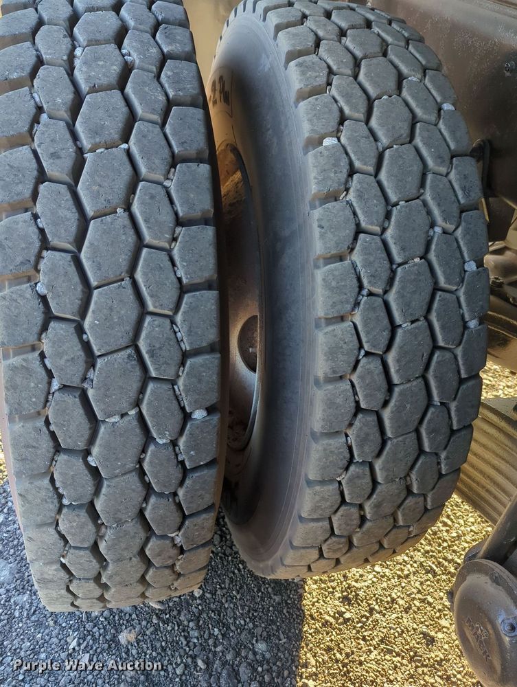 image for item OL9048 2000 Mack RD690S  dump truck