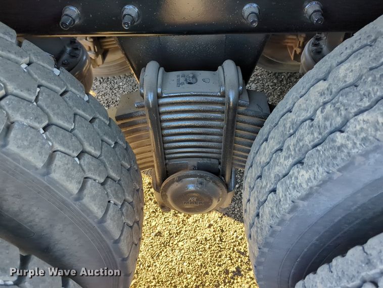 image for item OL9048 2000 Mack RD690S  dump truck