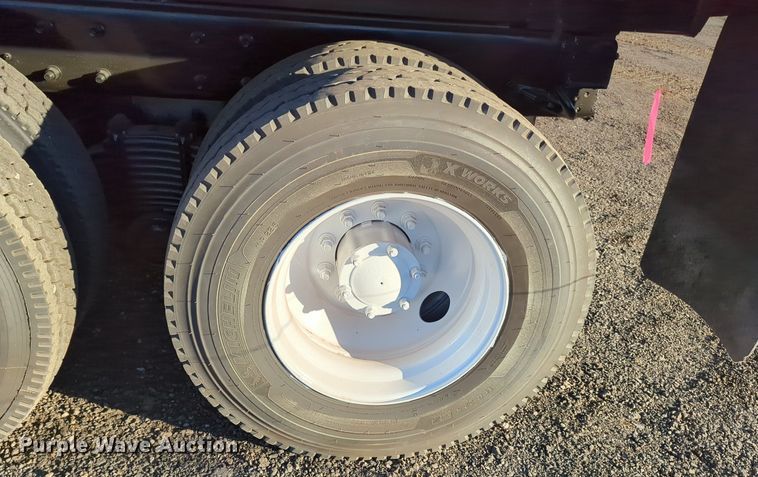 image for item OL9048 2000 Mack RD690S  dump truck