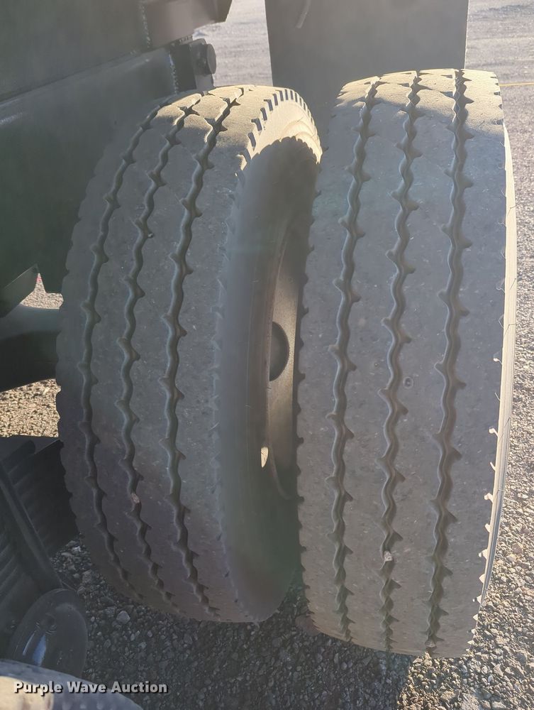 image for item OL9048 2000 Mack RD690S  dump truck