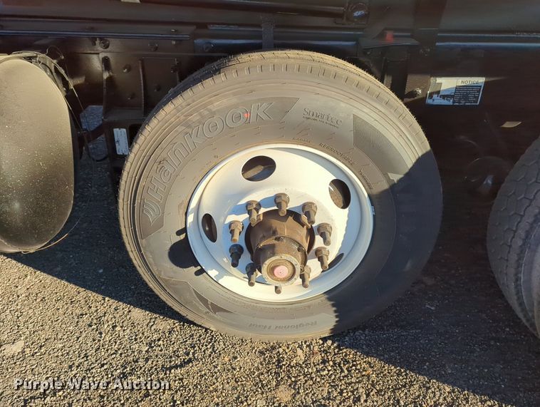 image for item OL9048 2000 Mack RD690S  dump truck