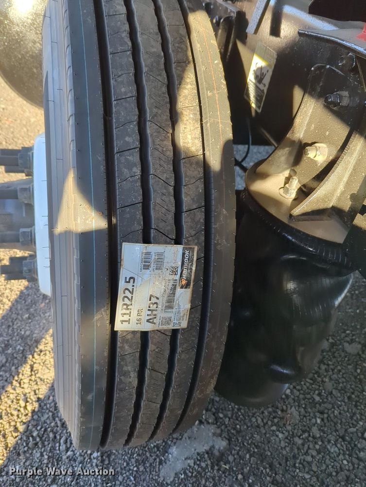 image for item OL9048 2000 Mack RD690S  dump truck