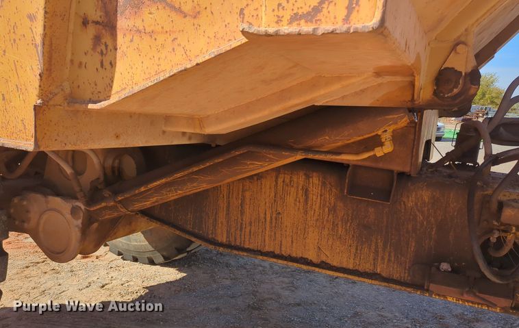 image for item OL9085 1990 Caterpillar D30D  haul truck