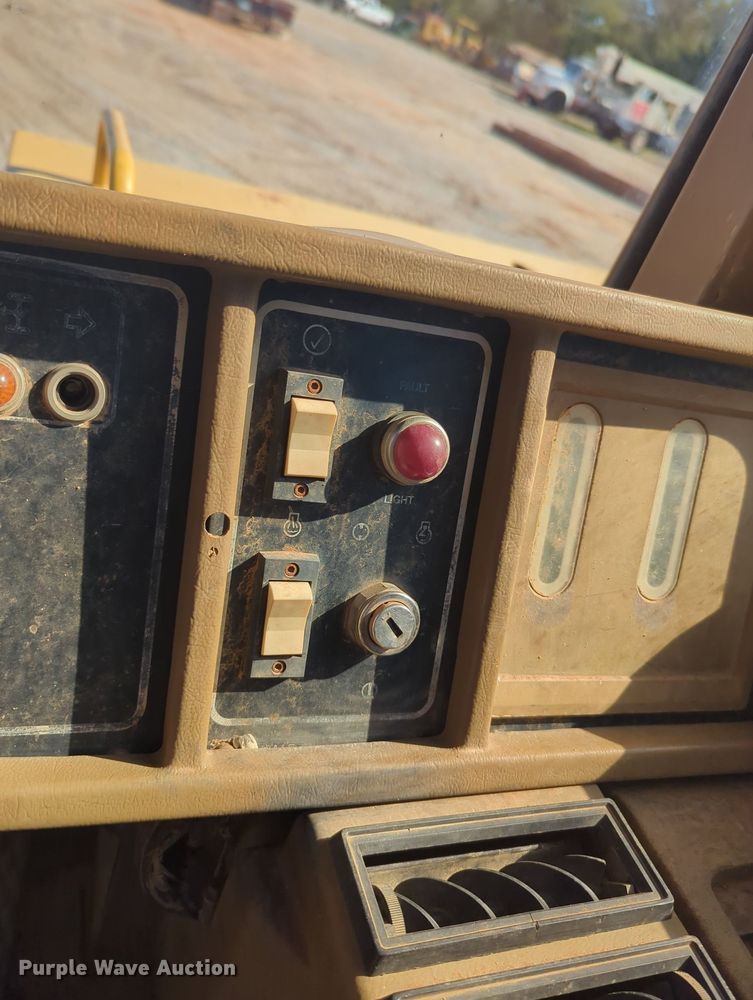 image for item OL9085 1990 Caterpillar D30D  haul truck