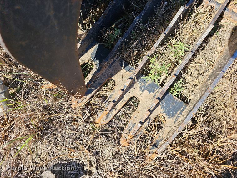 image for item OL9346 Skid steer rock grapple bucket