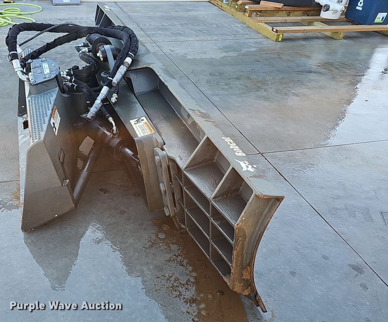 image for item OL9347 2017 Bobcat  skid steer dozer blade