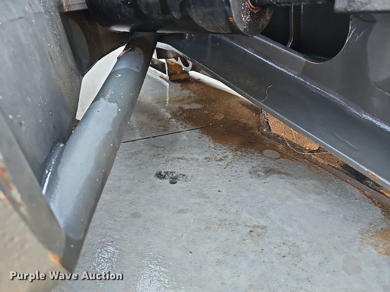 image for item OL9347 2017 Bobcat  skid steer dozer blade