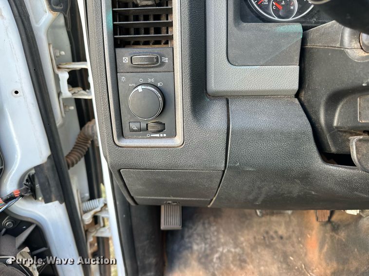 image for item DP3198 2014 Dodge Ram 1500  Crew Cab pickup truck