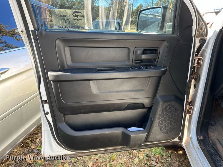 image for item DP3200 2014 Dodge Ram 1500  Crew Cab pickup truck