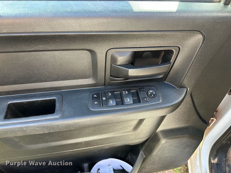 image for item DP3200 2014 Dodge Ram 1500  Crew Cab pickup truck