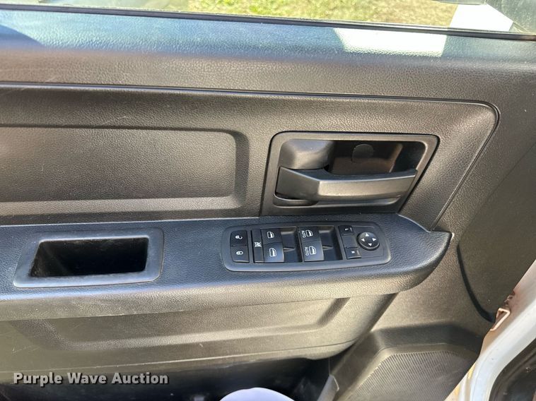 image for item DP3200 2014 Dodge Ram 1500  Crew Cab pickup truck