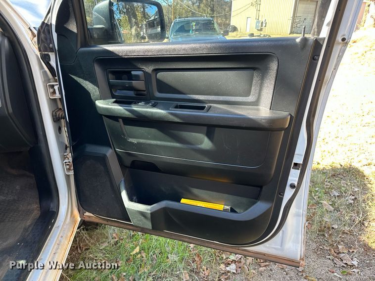 image for item DP3200 2014 Dodge Ram 1500  Crew Cab pickup truck