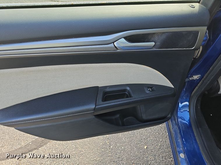 image for item DR5882 2017 Ford Fusion