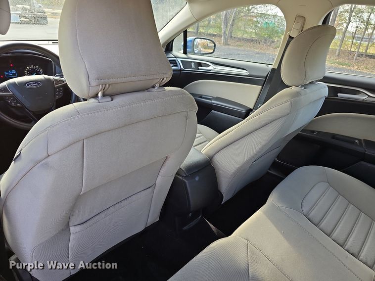 image for item DR5882 2017 Ford Fusion