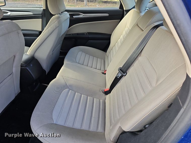 image for item DR5882 2017 Ford Fusion