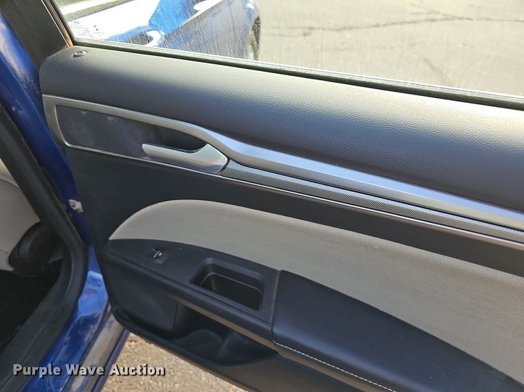 image for item DR5882 2017 Ford Fusion