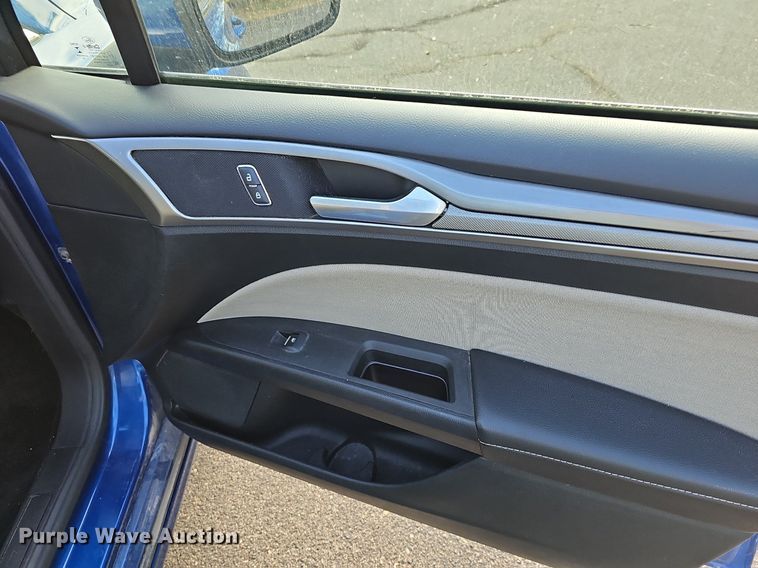 image for item DR5882 2017 Ford Fusion