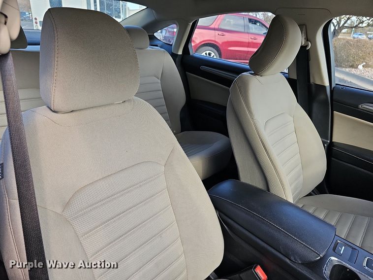 image for item DR5882 2017 Ford Fusion