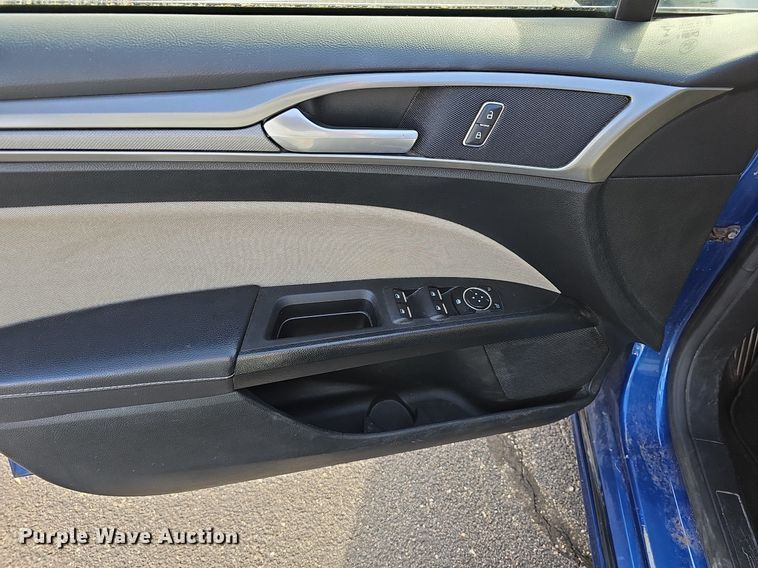 image for item DR5882 2017 Ford Fusion