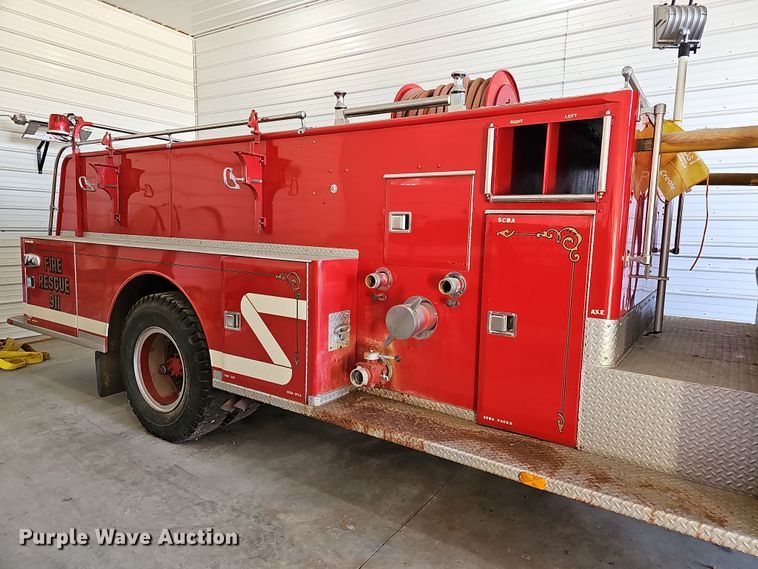 image for item DR5892 1975 International C01910B  pumper fire truck