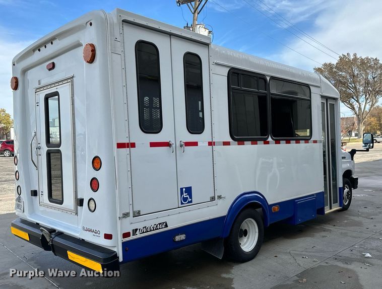 image for item GG9833 2017 Ford Advantage  shuttle bus