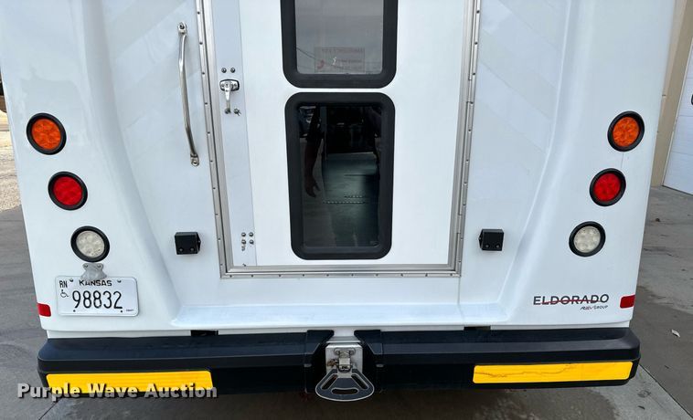 image for item GG9833 2017 Ford Advantage  shuttle bus