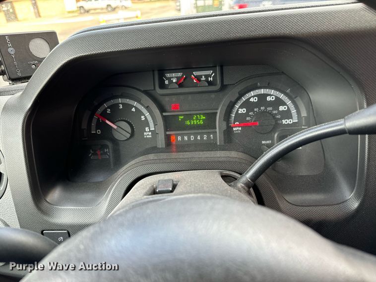 image for item GG9833 2017 Ford Advantage  shuttle bus