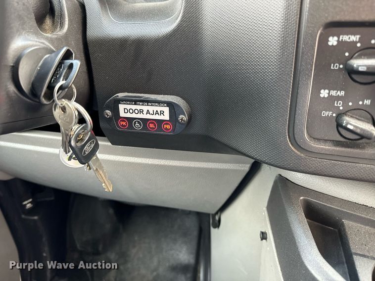 image for item GG9833 2017 Ford Advantage  shuttle bus