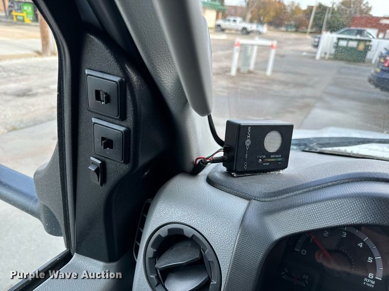 image for item GG9833 2017 Ford Advantage  shuttle bus