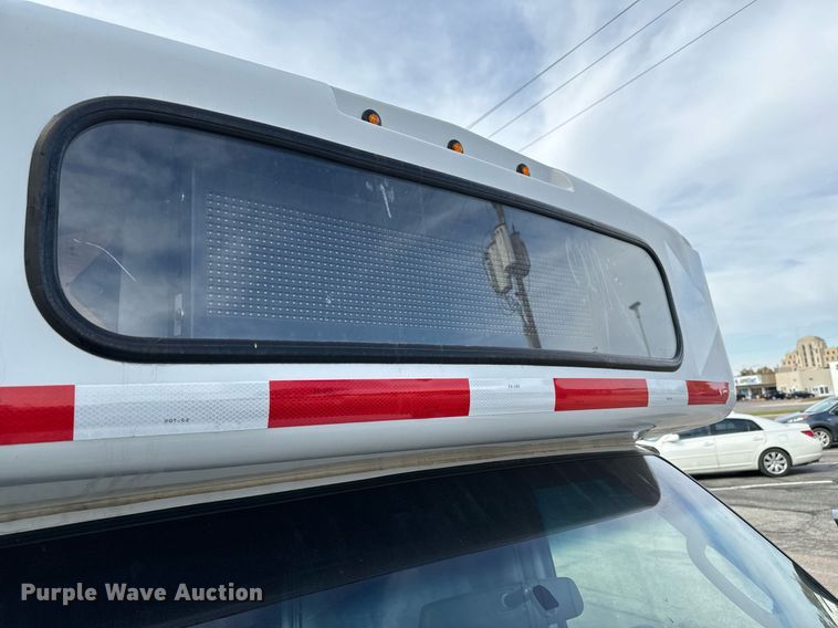 image for item GG9833 2017 Ford Advantage  shuttle bus