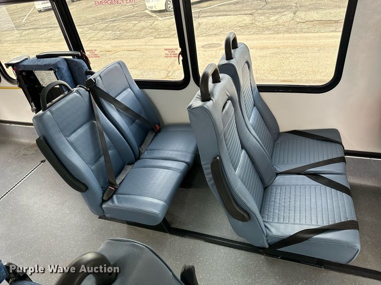 image for item GG9833 2017 Ford Advantage  shuttle bus