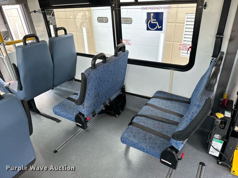 image for item GG9833 2017 Ford Advantage  shuttle bus