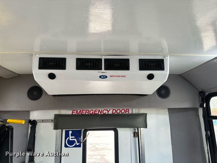 image for item GG9833 2017 Ford Advantage  shuttle bus