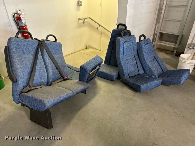 image for item GG9833 2017 Ford Advantage  shuttle bus