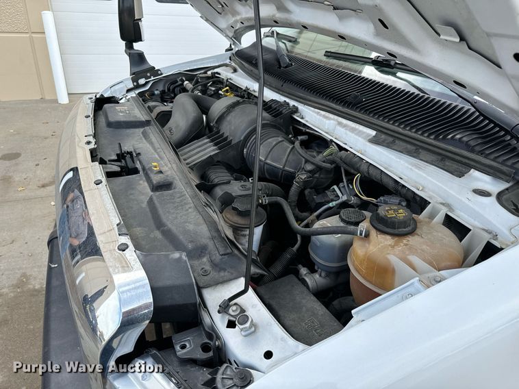 image for item GG9833 2017 Ford Advantage  shuttle bus