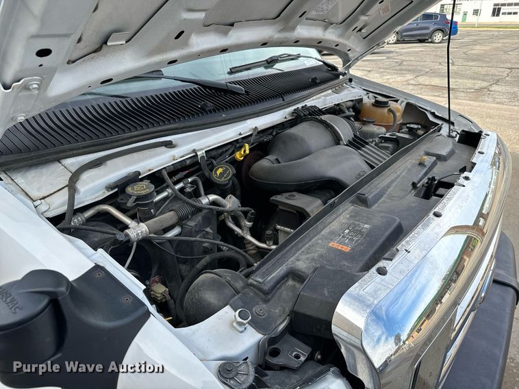 image for item GG9833 2017 Ford Advantage  shuttle bus