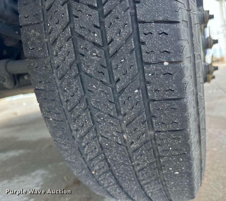 image for item GG9833 2017 Ford Advantage  shuttle bus