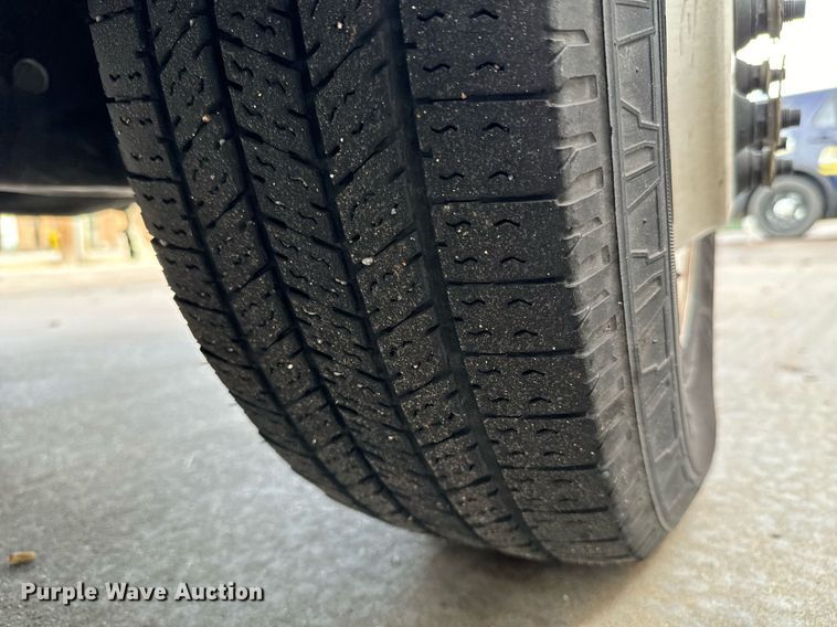 image for item GG9833 2017 Ford Advantage  shuttle bus