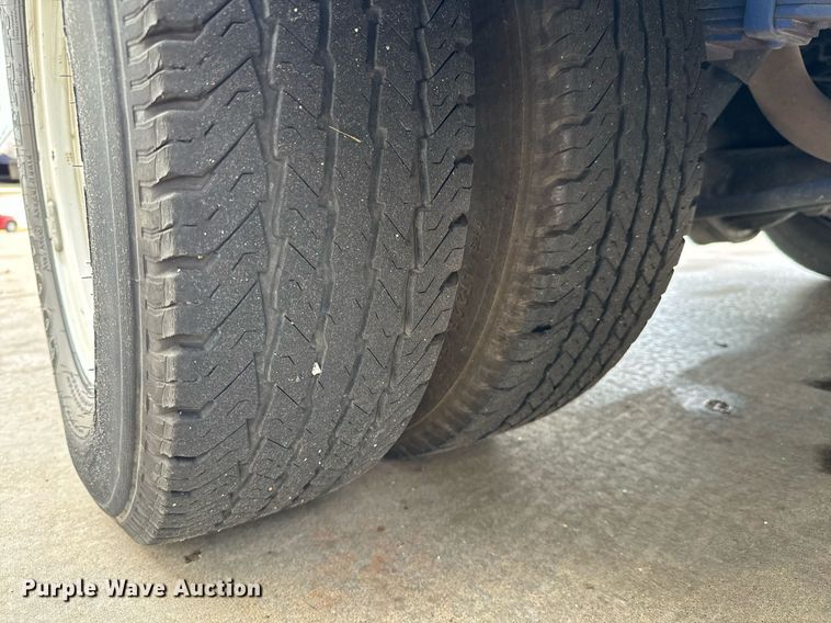 image for item GG9833 2017 Ford Advantage  shuttle bus