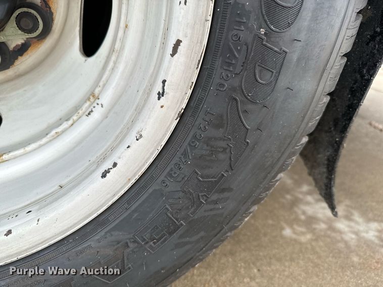 image for item GG9833 2017 Ford Advantage  shuttle bus