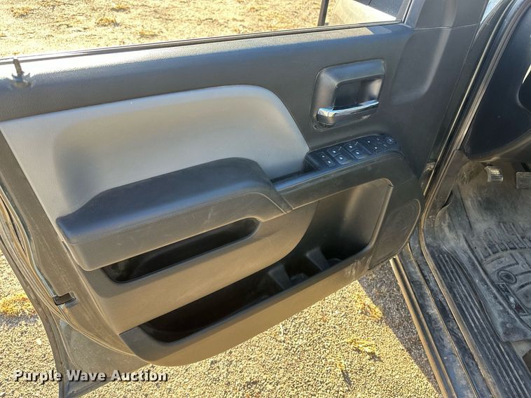 image for item IU9093 2018 Chevrolet Silverado 1500  Crew Cab pickup truck