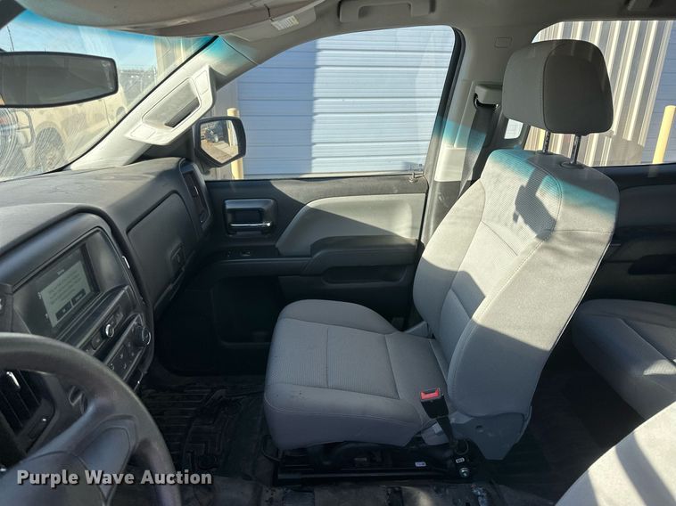 image for item IU9093 2018 Chevrolet Silverado 1500  Crew Cab pickup truck