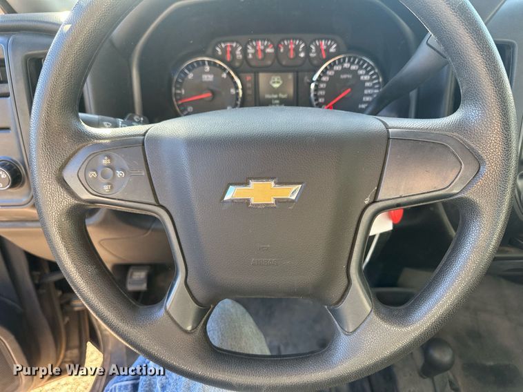 image for item IU9093 2018 Chevrolet Silverado 1500  Crew Cab pickup truck