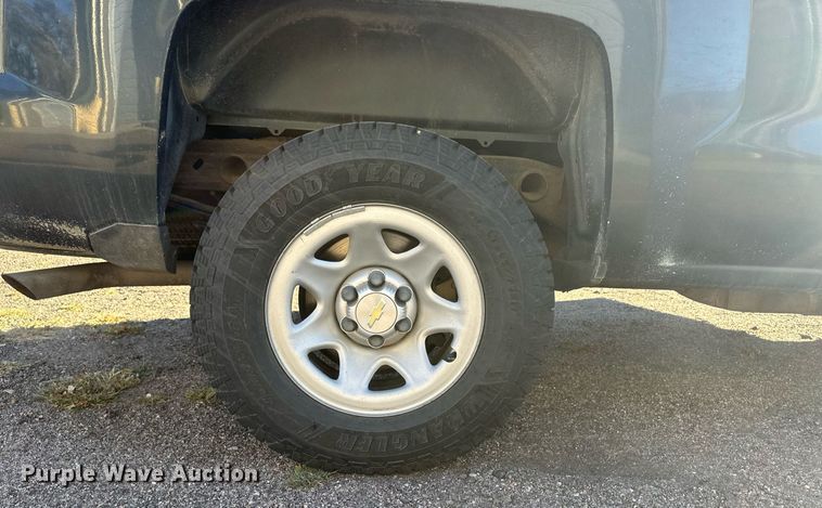 image for item IU9093 2018 Chevrolet Silverado 1500  Crew Cab pickup truck