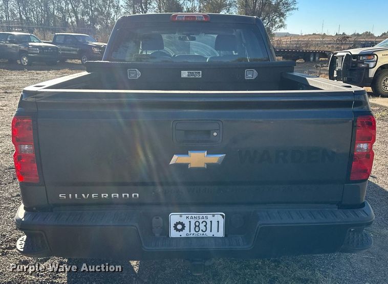 image for item IU9094 2018 Chevrolet Silverado 1500  Crew Cab pickup truck