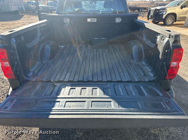 image for item IU9094 2018 Chevrolet Silverado 1500  Crew Cab pickup truck